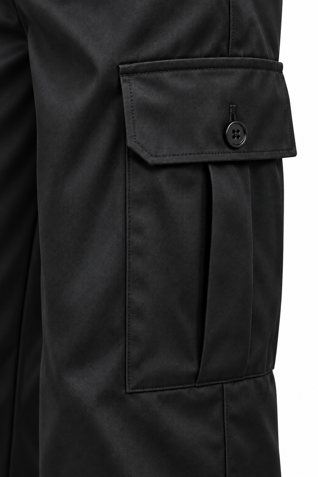 PANTALON SATINADO CARGO — detalle de confección